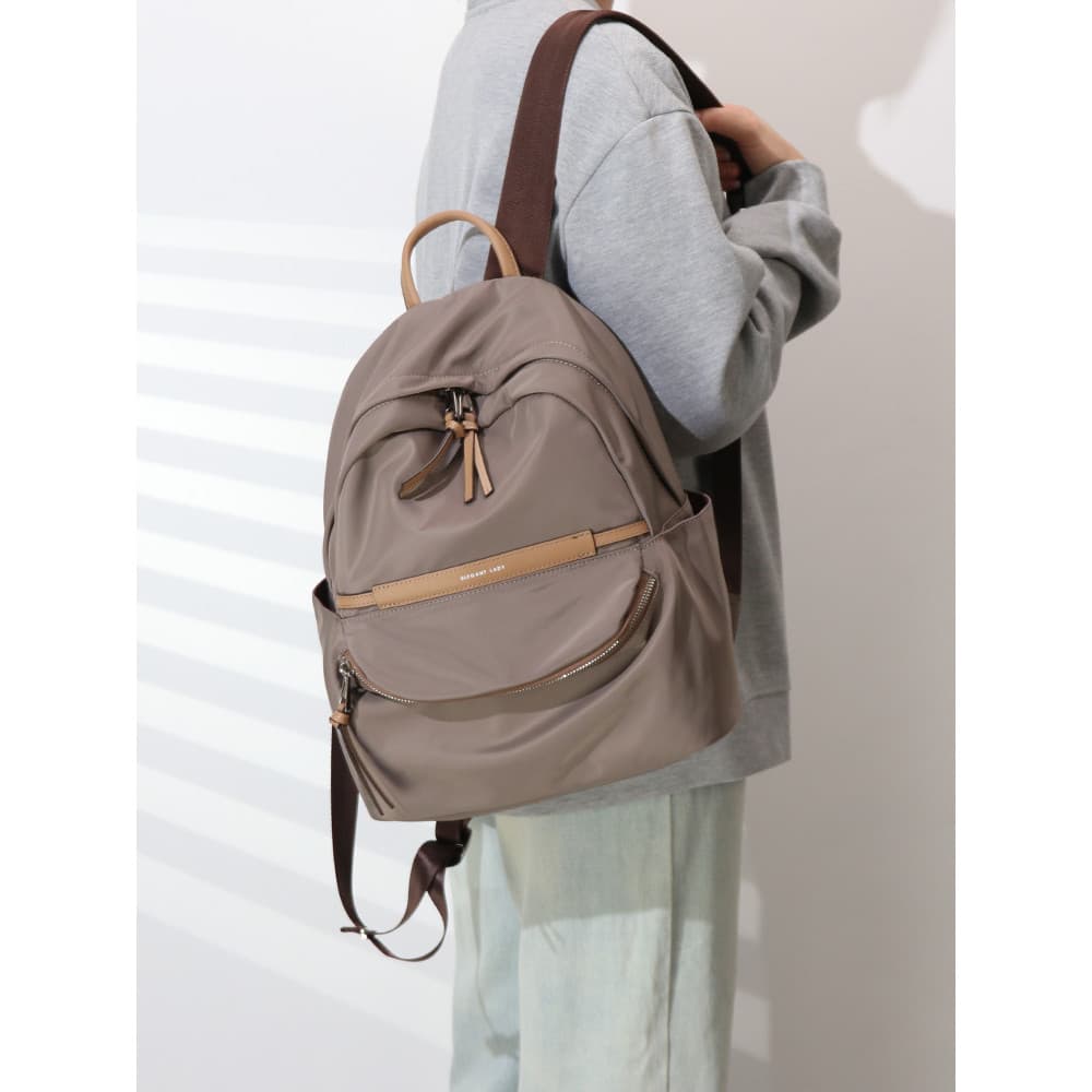 High-End sentimento importado Anti-rugas à prova dwaterproof água náilon pano mochila feminina leve lazer viagem mochila