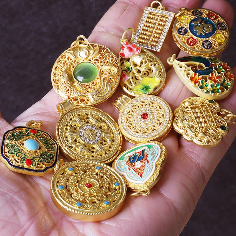 Pingente Tradicional Dourado com Símbolo da Longevidade, Pingente Antigo Dourado com Efeito Azul Queimado Estilo Chinês,
