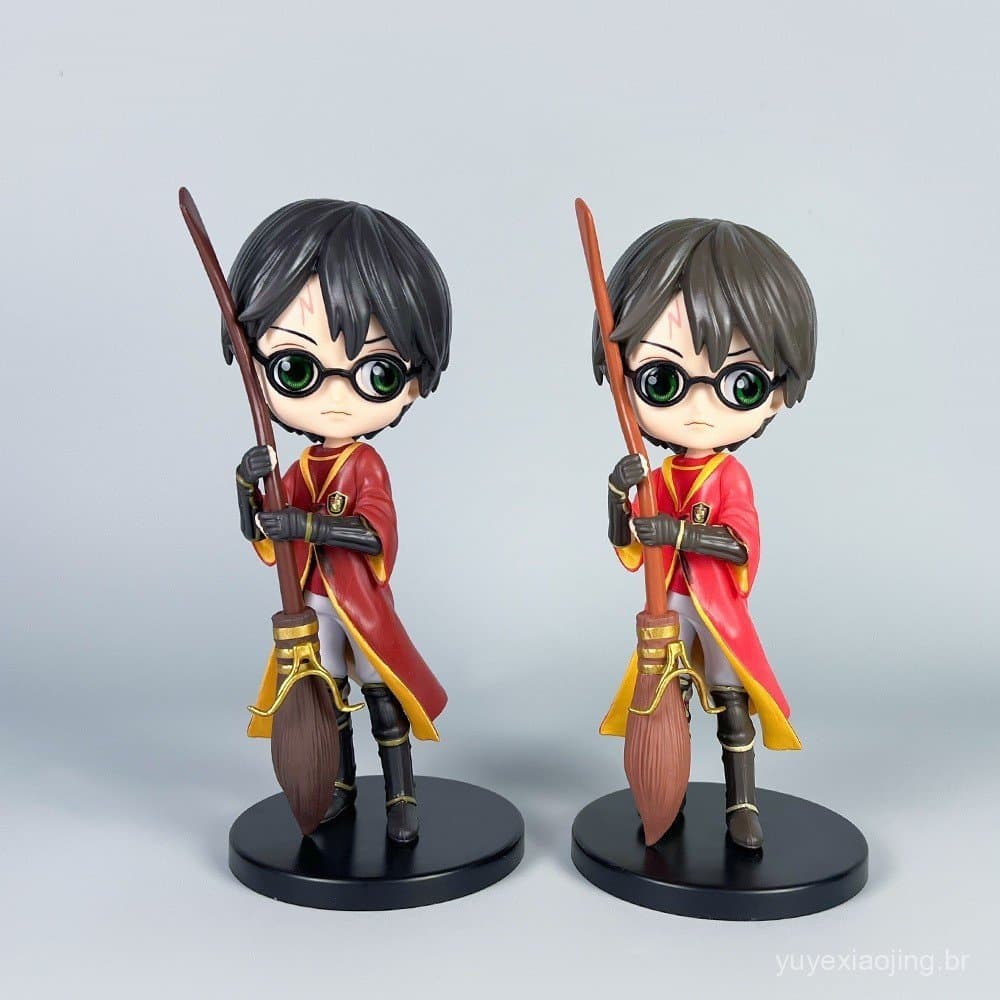 Figurinha de Personagem da Academia de Magia: Mago com Vassoura em uma Caixa, Ornamento Colecionável para Mesa