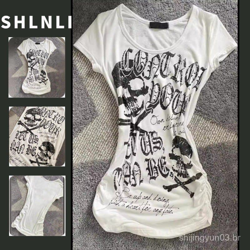 Camiseta Feminina Y2k Millennium Branca com Estampa de Caveira, Manga Curta, Cintura Marcada, Plissada, Efeito Emagreced