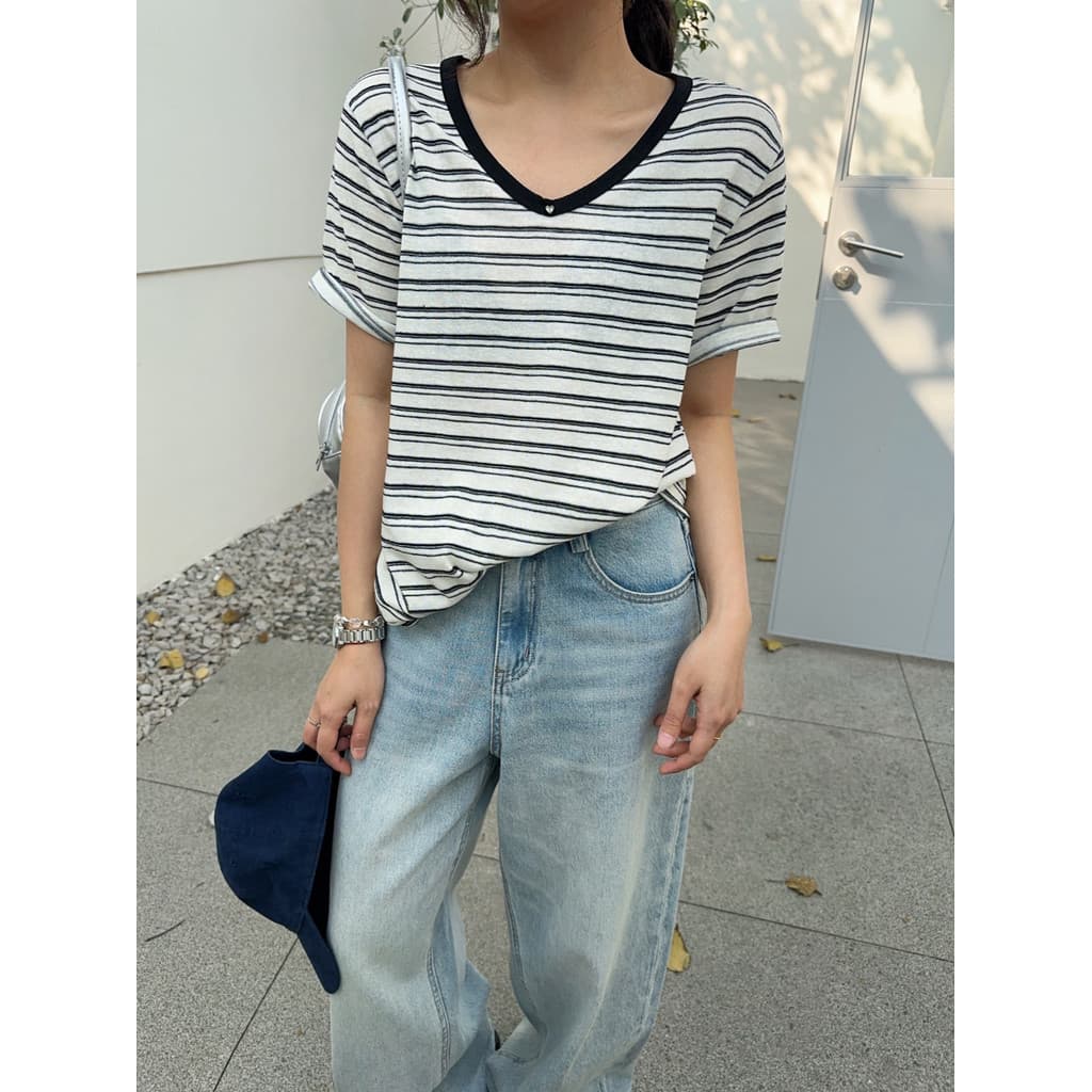 Versão coreana clavícula com decote em V amor coração diamante listrado manga curta camiseta feminina mais magro olhar i