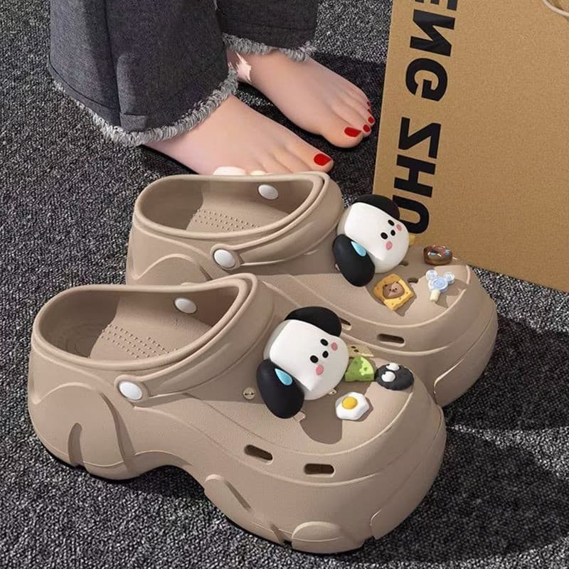 2026 Novo estilo pisando na merda sentindo desgaste exterior sola grossa antiderrapante buraco sapatos femininos verão n