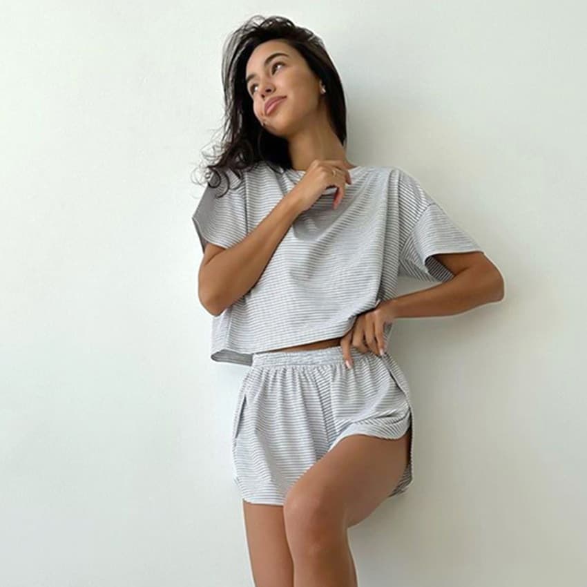 2026 novo estilo 2026 outono malha listrado pijamas soltos Shorts de manga curta terno moda exterior Wear Loungewear fem