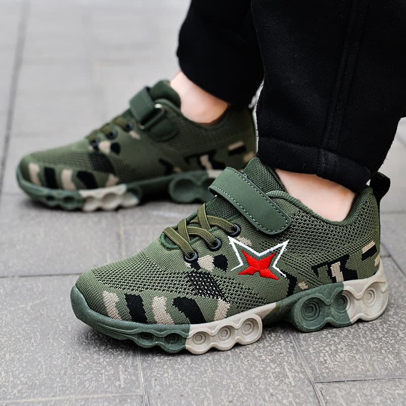 Primavera verão novo estilo voando tecido crianças sapatos casuais meninos treinamento militar camuflagem sapatos estuda
