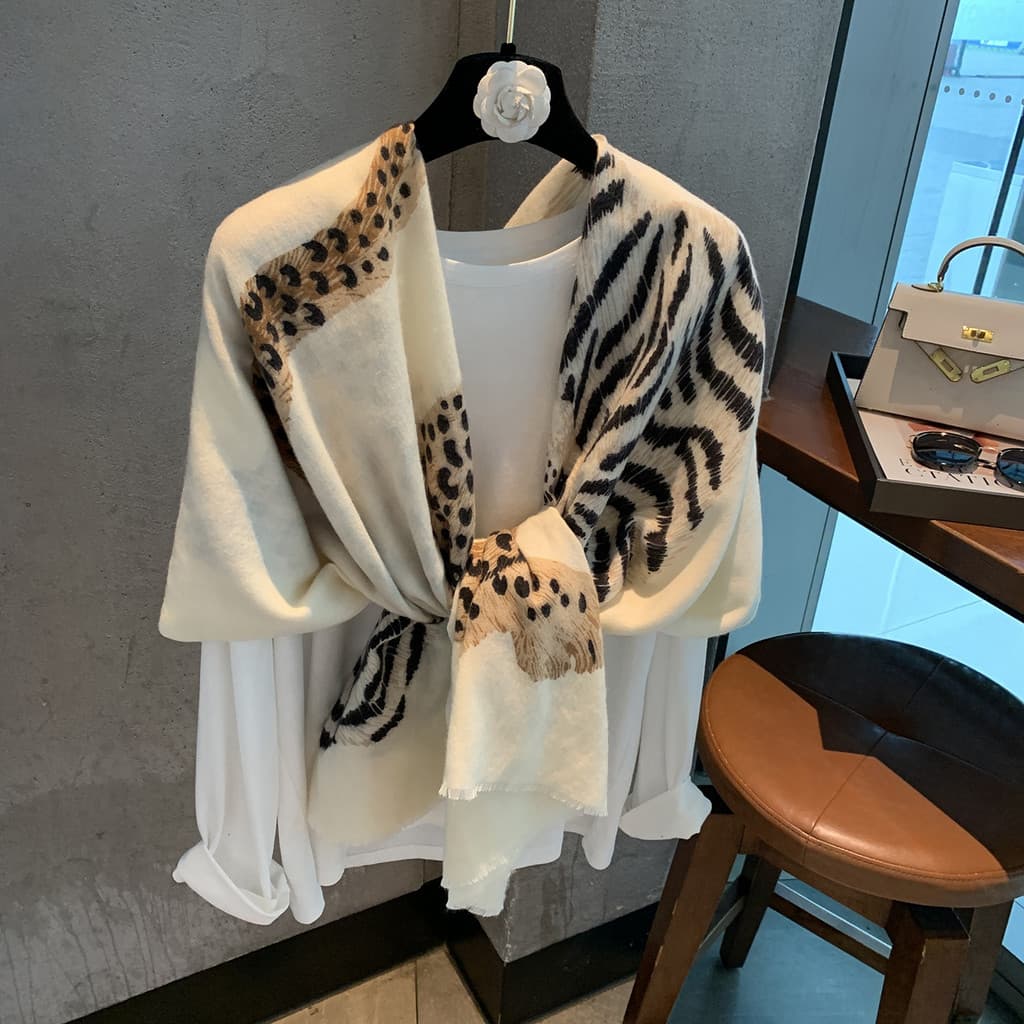 Xale Vintage com Estampa de Leopardo para Mulheres, Estilo Old Money, Cachecol Elegante e Luxuoso, Xale de Alta Qualidad