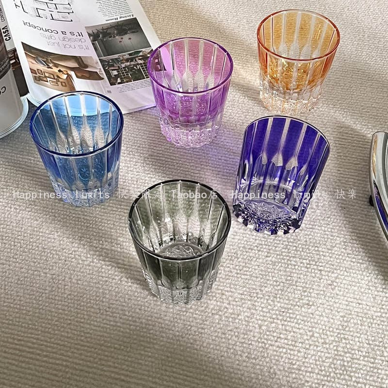 Taça para uísque em cristal K9 artesanal sem chumbo, com textura martelada e gelo rachado. Design Edô japonês