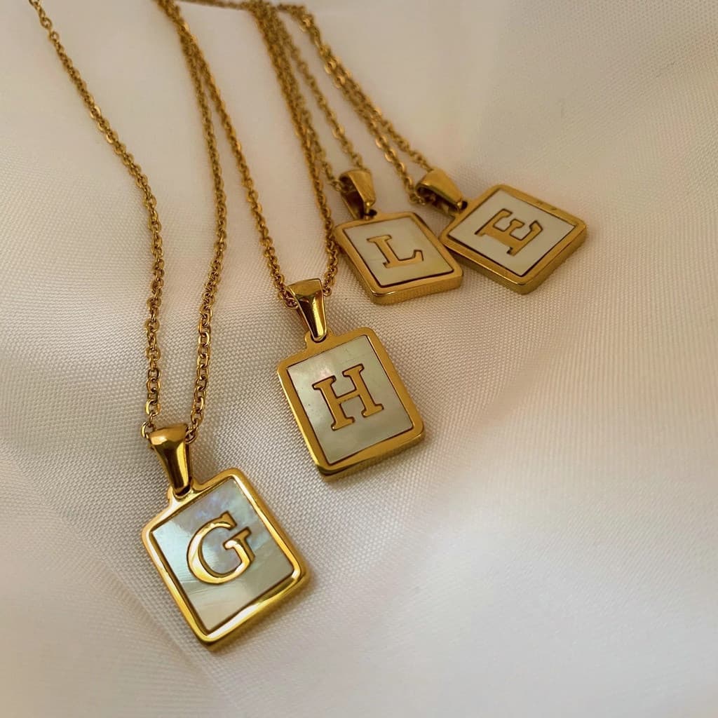 Colar de aço inoxidável banhado a ouro 18K, pingente com letras de A a Z, pingente retangular branco feminino PPOR