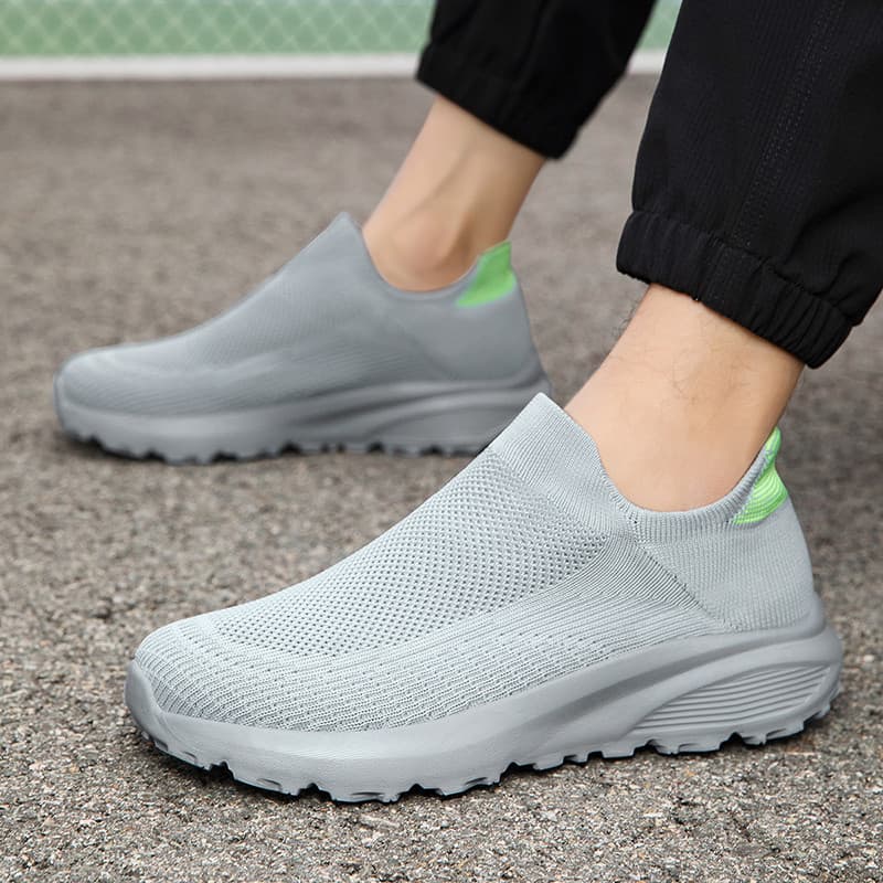 Sapatos masculinos elásticos verão malha única respirável de sola grossa tênis de corrida masculino deslizamento em meia