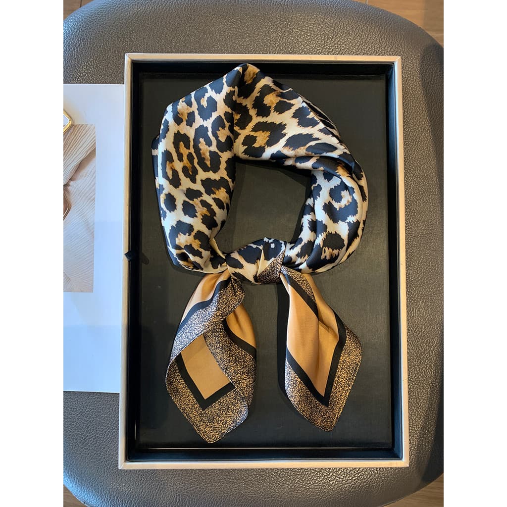Lenço de seda feminino 2026 novo estilo verão Retro leopardo impressão High-End sentido simulação lenço de seda combinan