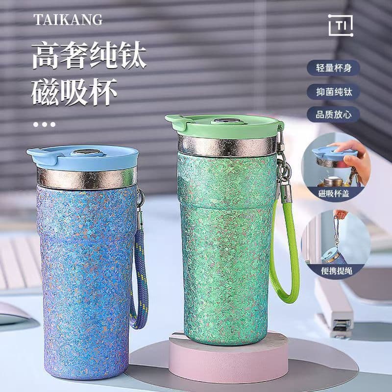 @Nova garrafa térmica de titânio puro com design elegante e alça, copo portátil para carro, copo de café magnético com s