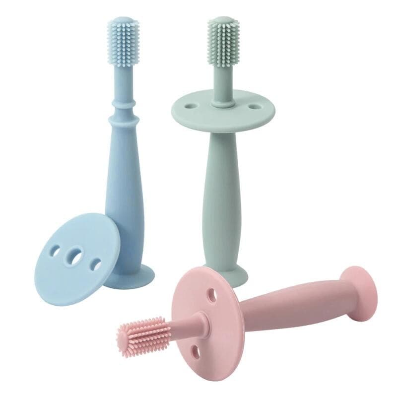 Escova de dentes infantil 360 graus com mordedor de silicone, utilizada para cuidados e limpeza oral das crianças.