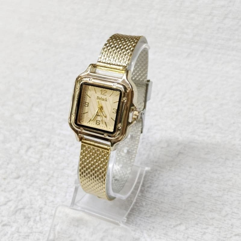 Relógio feminino quadrado pequeno modelo novo lançamento