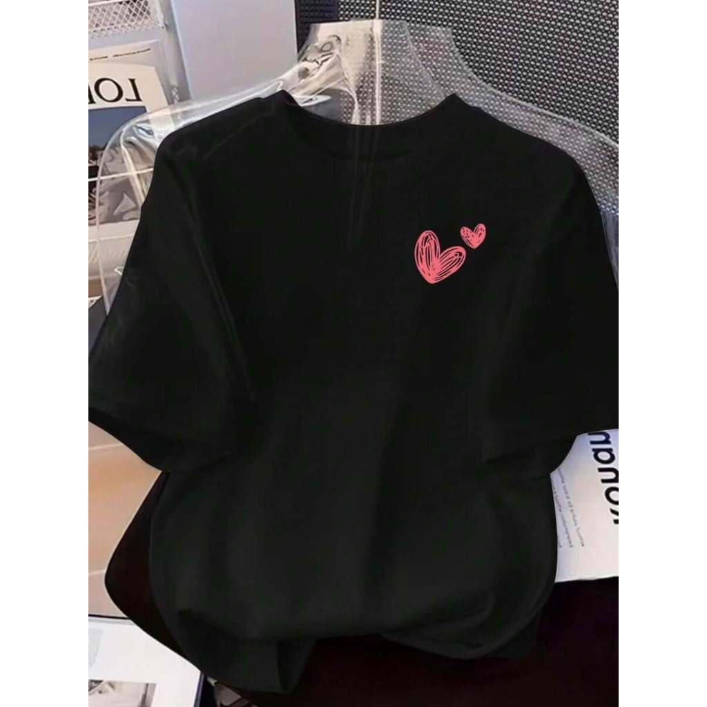 Camiseta T-Shirt Feminina Moderna Modelo: "-Dois Coração Rosa Delicado no Peito'' LANÇAMENTO ESPECIAL Estilo Tumblr