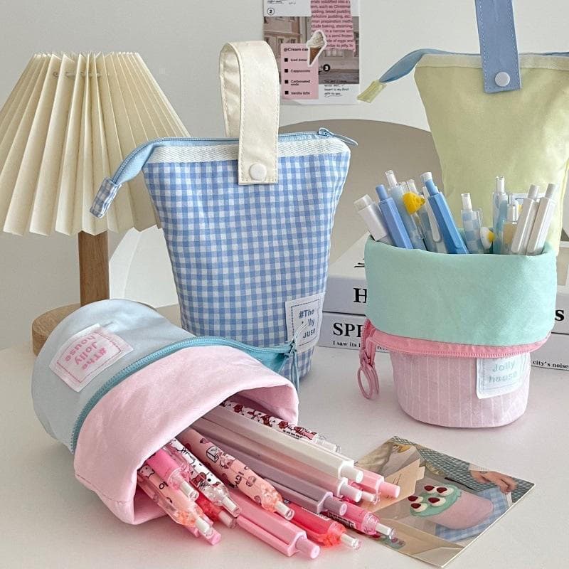 Estojo decorativo fofo de grande capacidade, bolsa perfurada adorável, adequada para alunos do ensino fundamental.