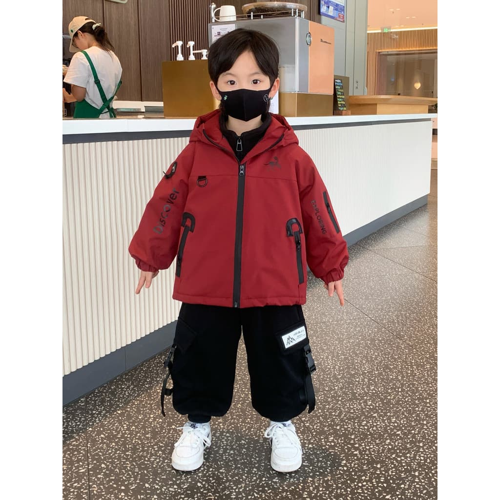 Crianças jaqueta acolchoada outono inverno 2026 novo estilo meninos ao ar livre três-em-um jaqueta menino roupas com cap