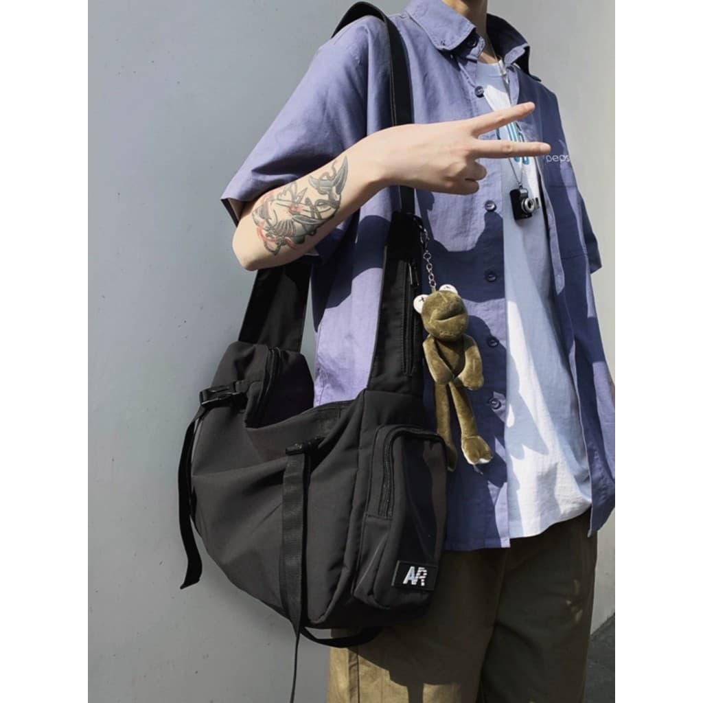 Função de rua bolsa mensageiro de grande capacidade masculina ins simples Casual esportes Fitness mochila All-Match um-S