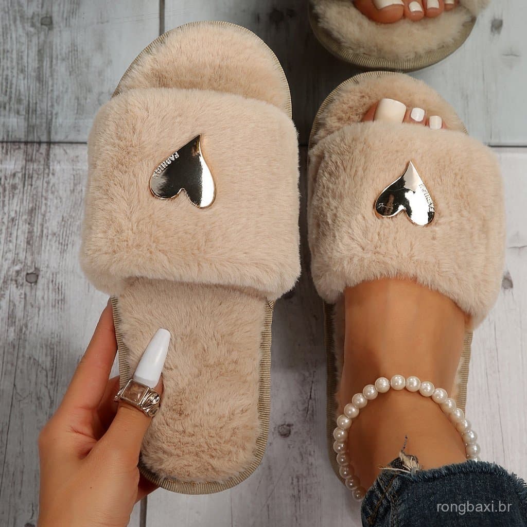 Comércio exterior novo estilo chinelos peludos em forma de coração moda chinelos planos feminino casa Casual chinelos à