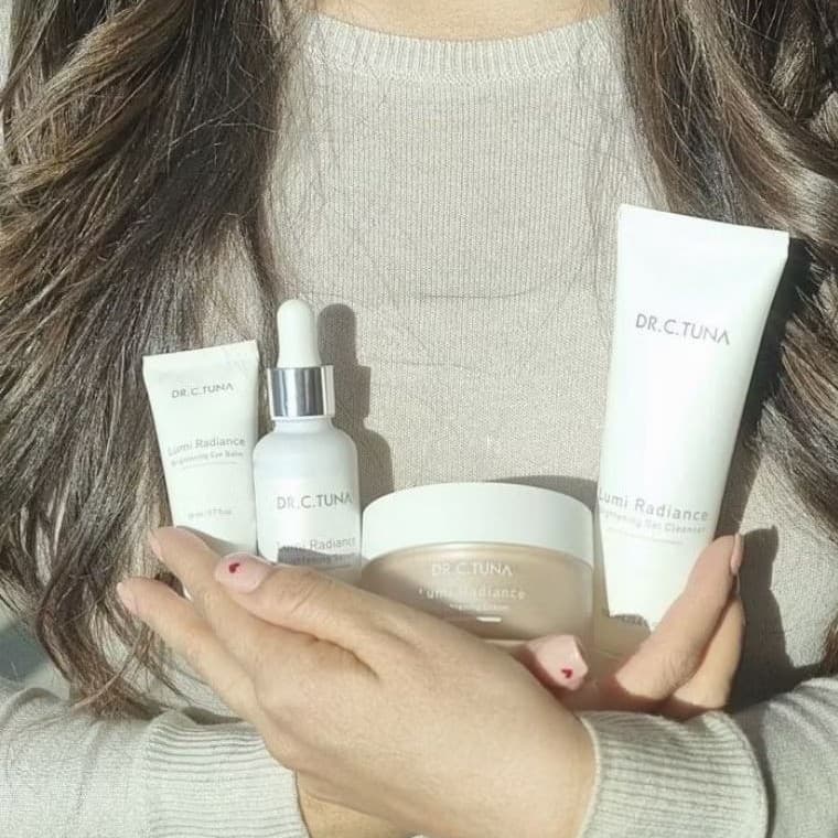 Tratamento facial Lumi radiance Dr C Tuna para tratamento e clareamento de manchas na pele vegano e sem gluten