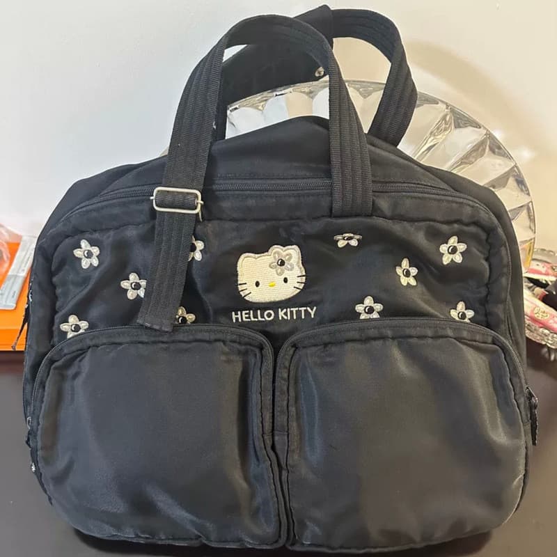 Japonês Medieval HelloKitty preto bordado saco de cosméticos saco de armazenamento grande capacidade em camadas portátil