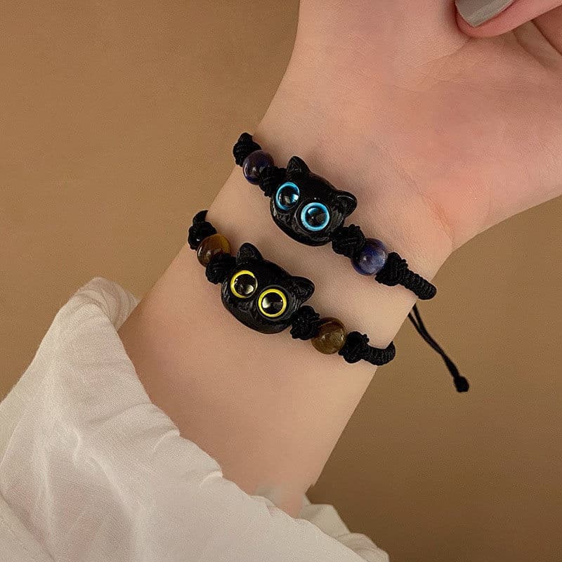 Pulseira de corda preta feita à mão, com um gato e contas vintage, é um acessório fofo para casais.