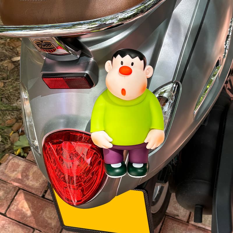 Ornamentos para veículos elétricos de motocicleta, decoração de cauda de carro, pingente, boneca, bateria de carro, port