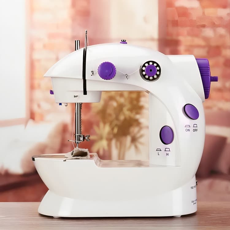 Máquina Costura Portátil Doméstica Bivolt 127V 220V Elétrica Mini Sewing Pedal Pilha Reparo Roupas