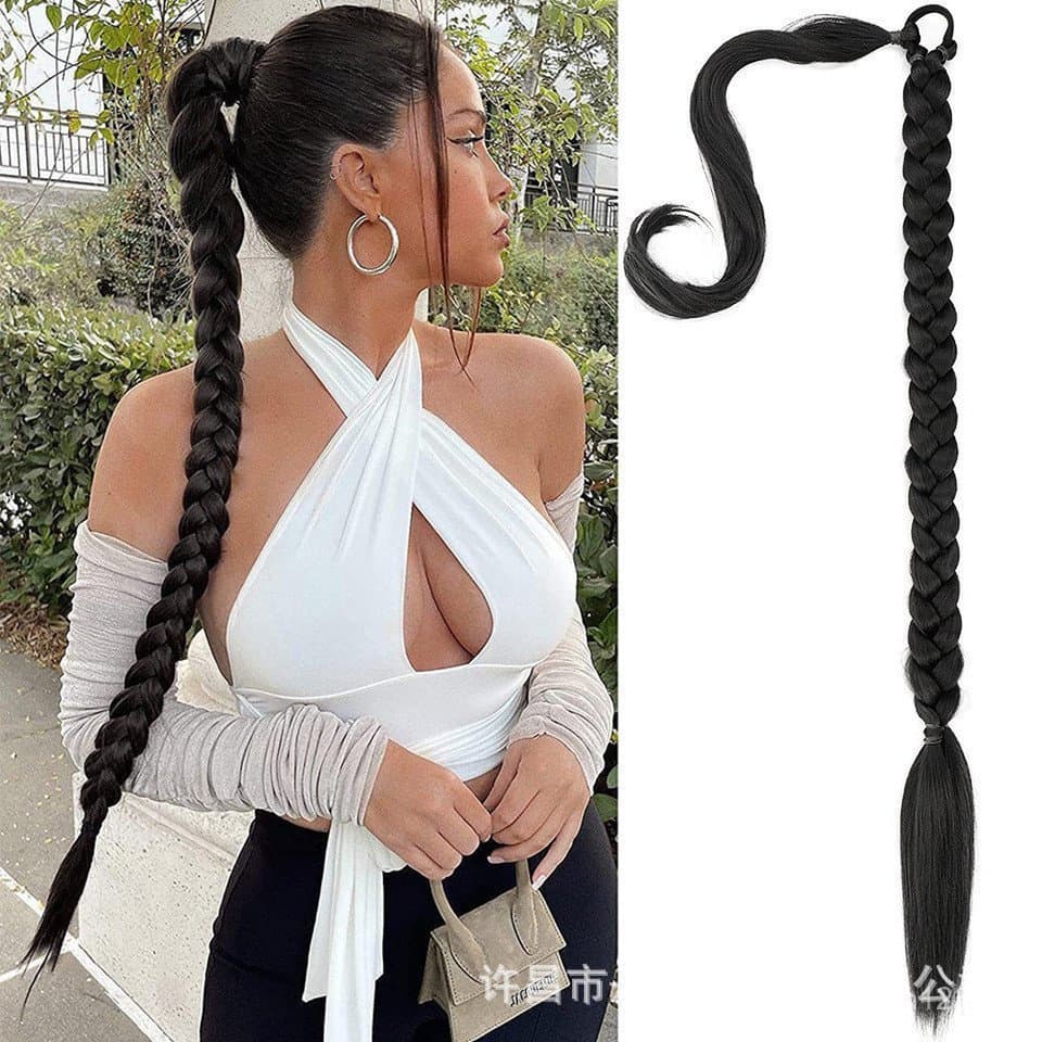 Tranças de cabelo liso podem ser usadas para estilizar o cabelo feminino em um formato de coque torcido.