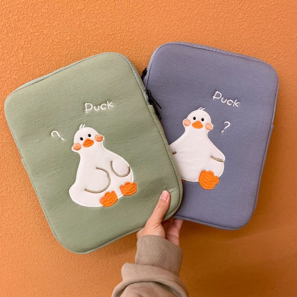 Capa para iPad Tablet Notebook Luva Protetora Pato Bordado Kawaii Coreana Algodão 11-15.6 2026