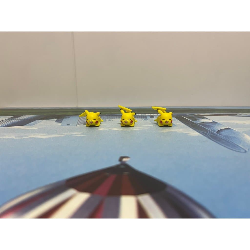 Popular figura decorativa de Pokémon em pose de dormir, para mesa e carro, personagem de estimação Pokémon UKRD