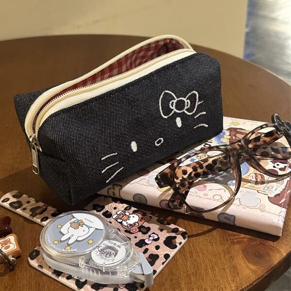 | 【pencil case】 | ❅Bonito Hellokitty gato Denim bordado lápis caso grande capacidade de alto valor ins caixa de papelari