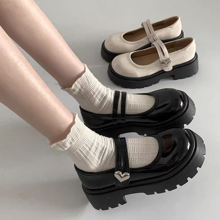 2025 novo estilo verão de sola grossa dedo do pé redondo preto pequenos sapatos de couro feminino estilo britânico Retro