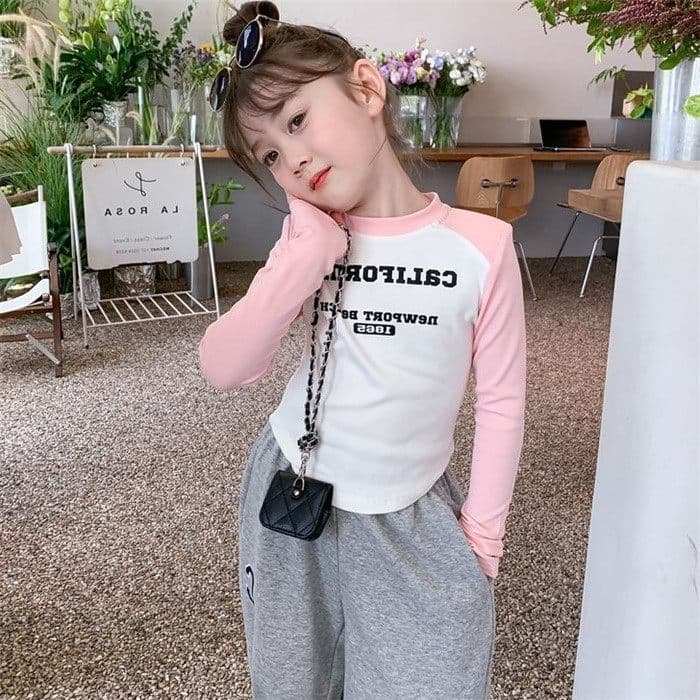 Camisa de fundo infantil média grande 2023 primavera outono estilo infantil de manga comprida bebê puro algodão topo mod