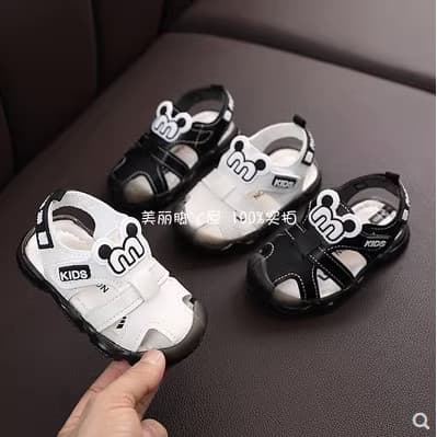 Verão crianças sandálias 2023 novo estilo bebê médio pequeno crianças meninos sapatos praia sola iluminação sandálias so