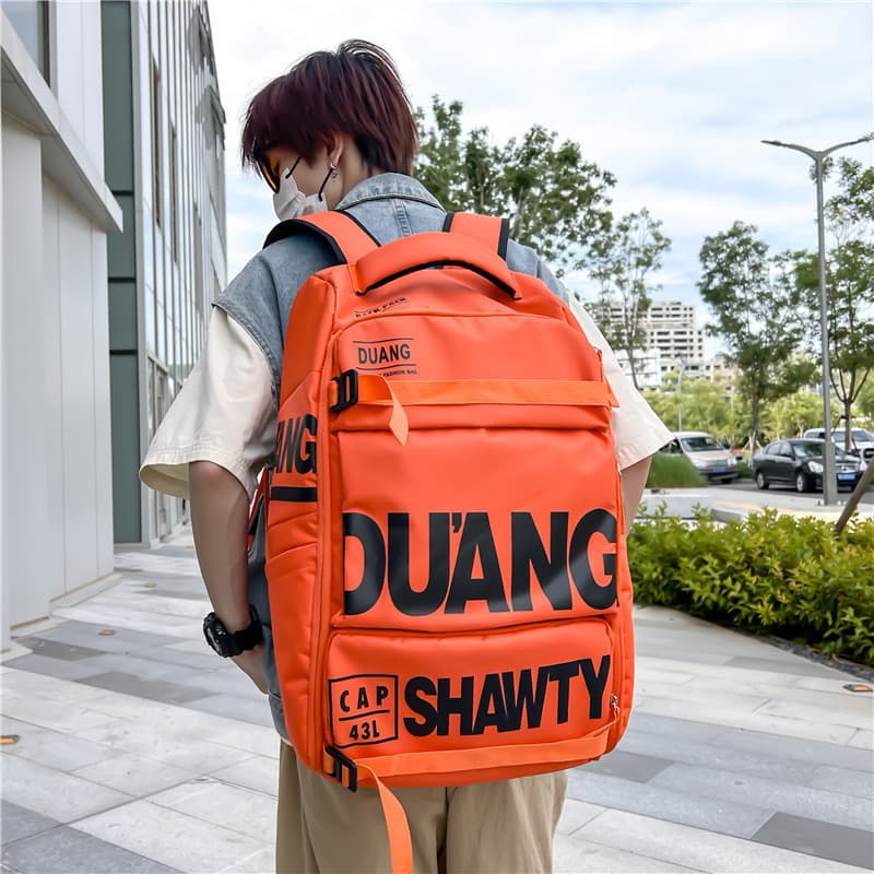 Mochila universal masculina, elegante, cores vibrantes, design com separação para itens secos e molhados, adequada para