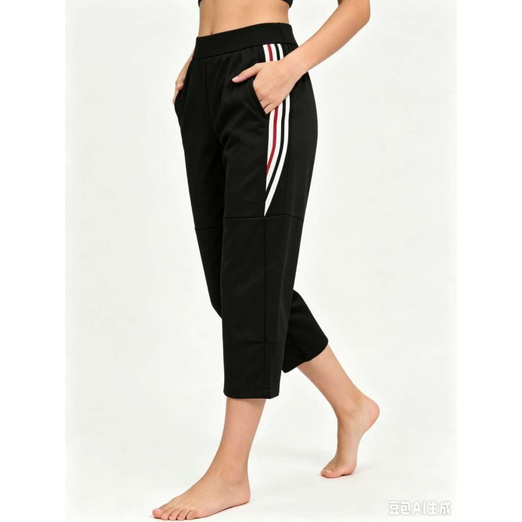 Calça capri feminina preta nova de verão,  modelagem reta e solta com barra