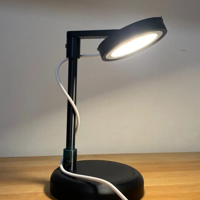 Luminaria de Mesa LED USB Preta - Iluminacao Focada para Estudo e Trabalho