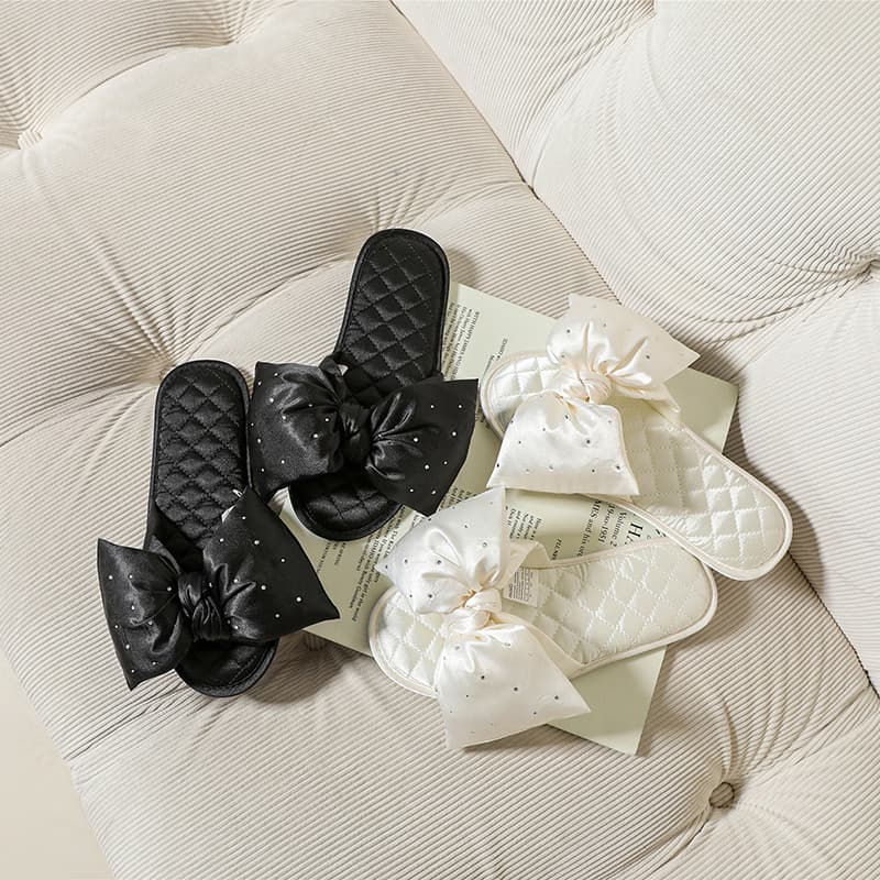 Arco fofo diamante quente cor sólida interior casa chinelos feminino doce arco moda feminina chinelos de salto baixo est