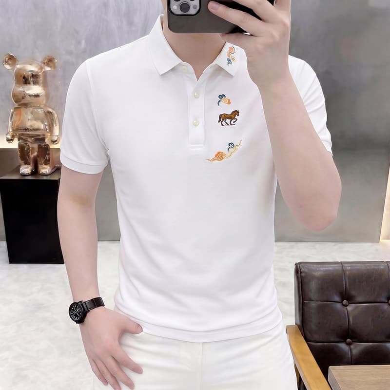 Camisa Polo de lapela bordada da moda jovem 2026 verão novo estilo moda meia manga meninos ano do cavalo de manga curta