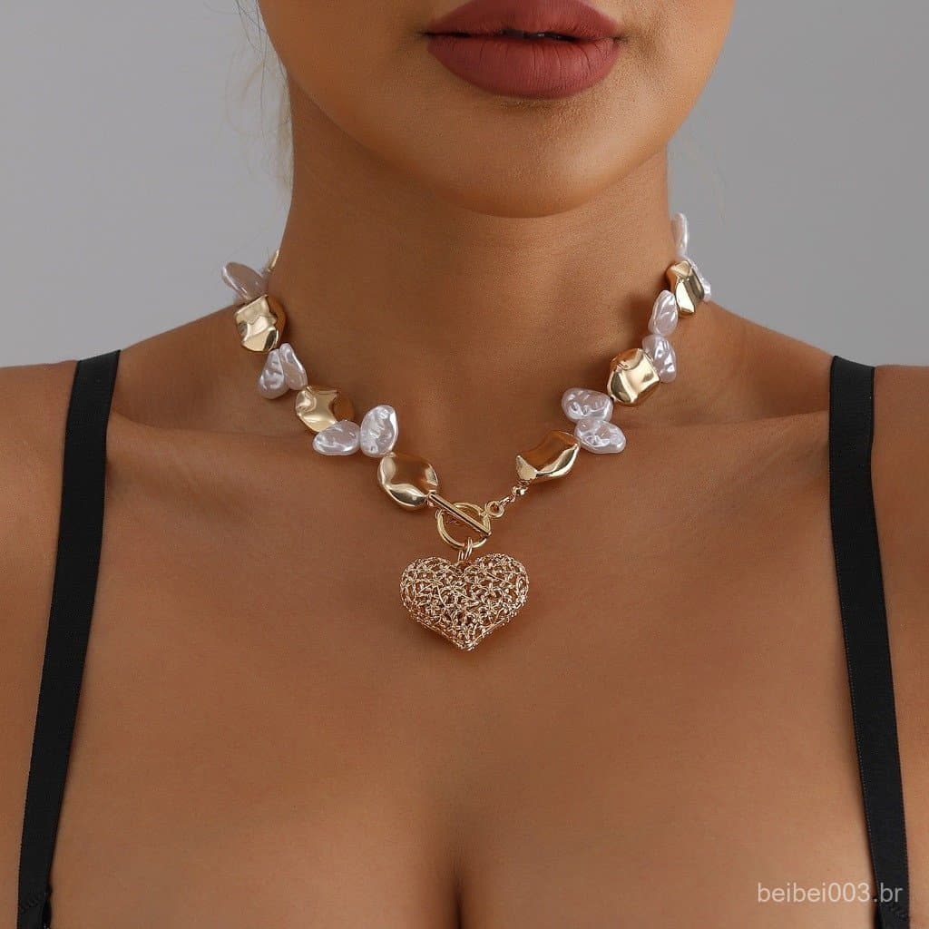 Colar Choker Feminino Pérolas Barrocas Coração Dourado Luxo Elegante Moda Festa Presente Mulher