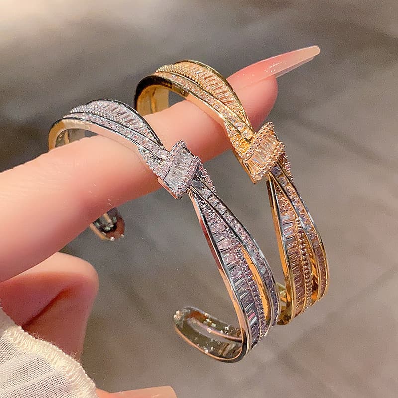 Pulseira de cobre única e elegante, incrustada com zircônia, com detalhes de cruz, laço e fita, luxo discreto, incrustad