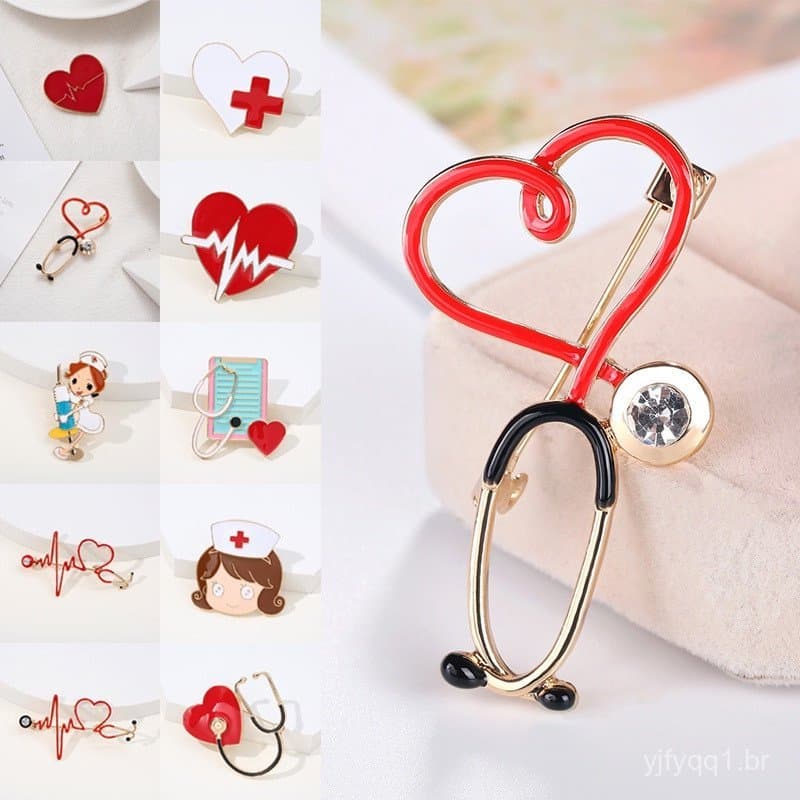 Broche de desenho animado em formato de estetoscópio e coração esmaltado, acessório de lapela para enfermeiros, com tema