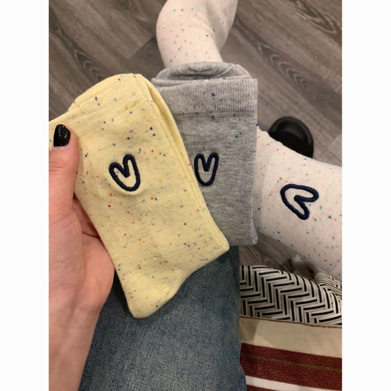Idéia fio amor meias femininas primavera outono estilo Mid-Tube meias ins na moda desodorante estilo japonês pilha meias