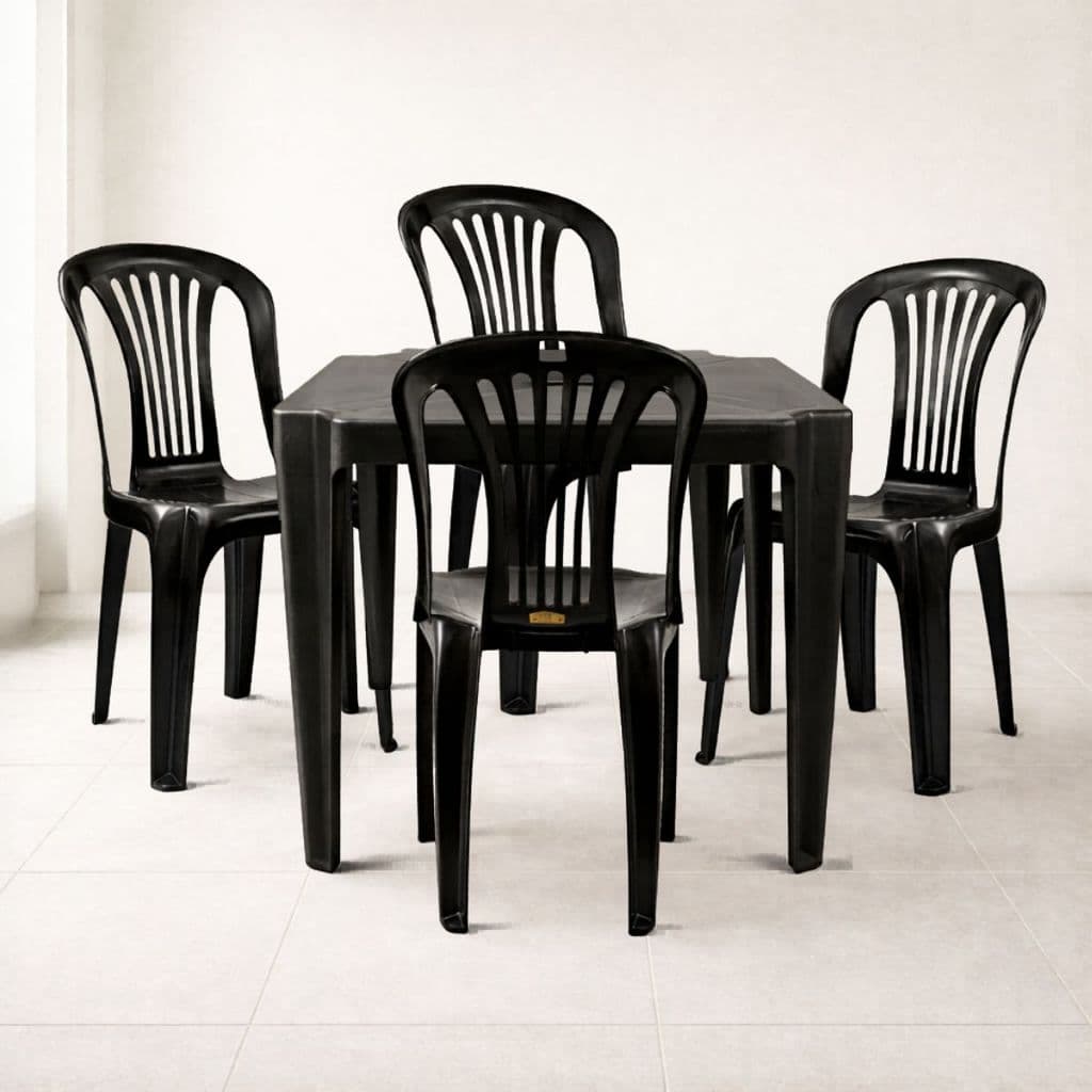 Jogo 1 Mesa com 4 Cadeiras Pretas Empilhaves Conjunto Cozinha Jardim Varanda Área Gourmet Festa Eventos Casa Camping