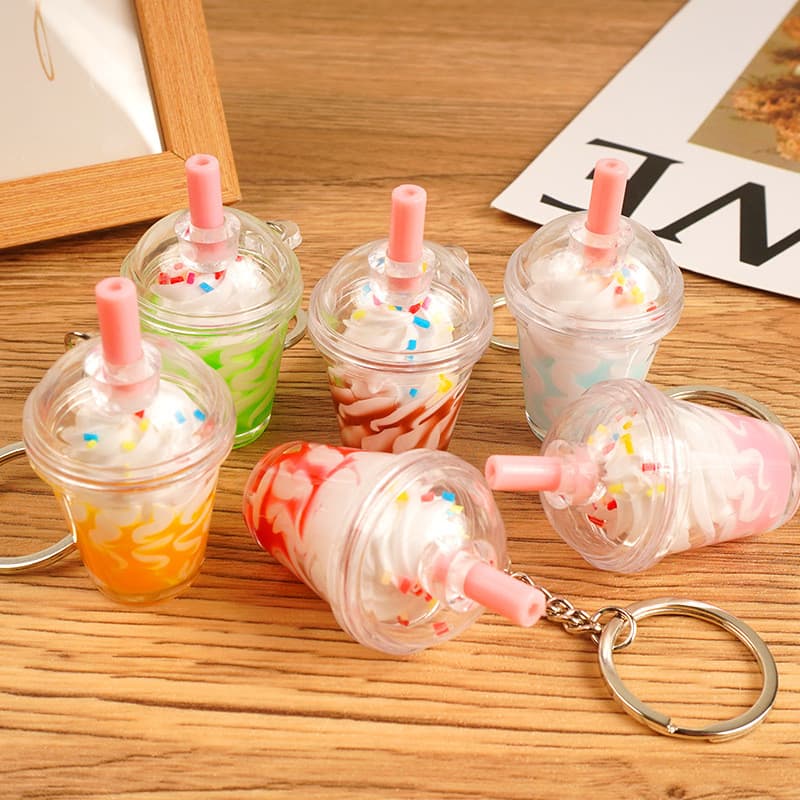 Bonito doces Sundae sorvete copo simulação comida brinquedo pingente feito à mão creme cola comida brinquedo carro chave