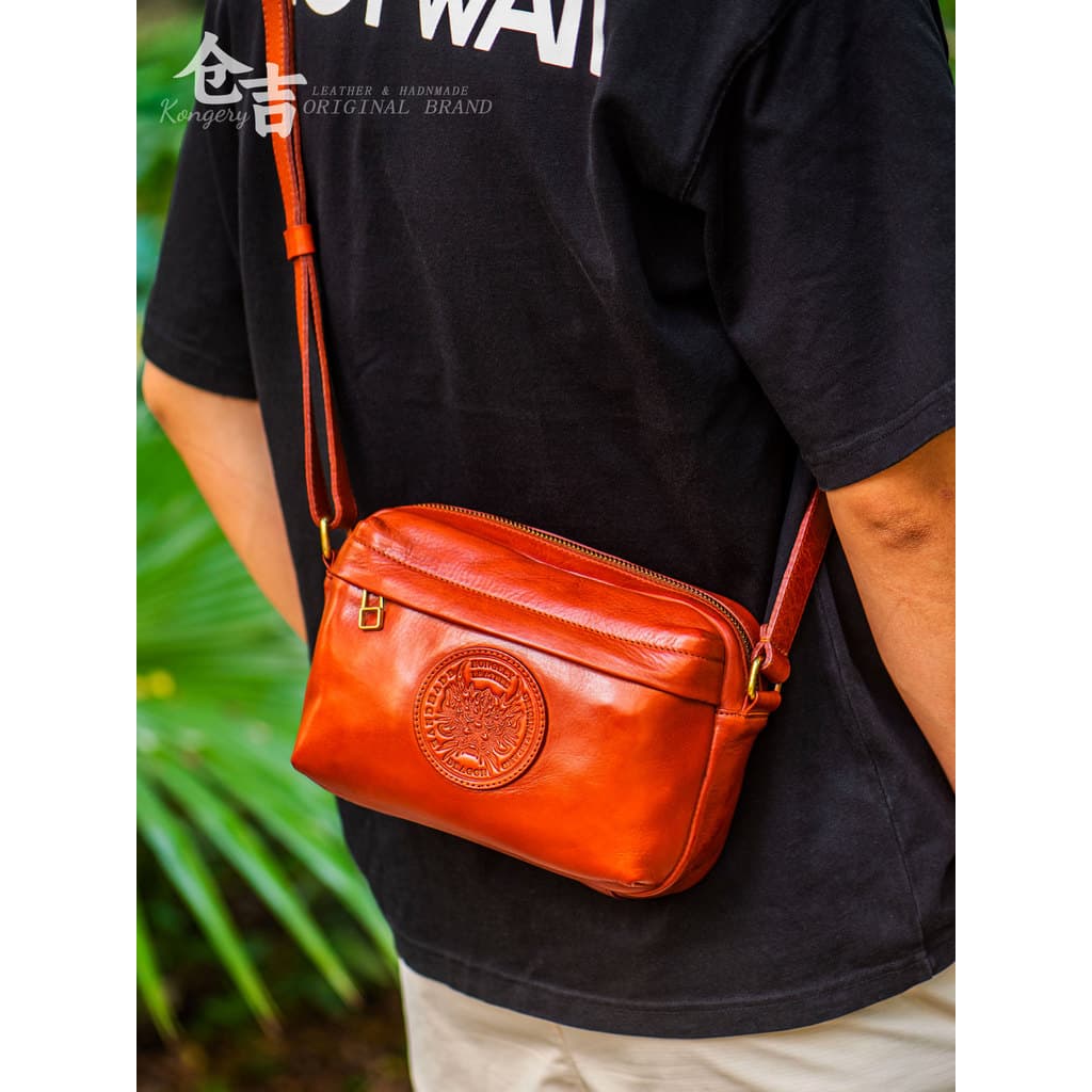 [Long Yao Acompanhando] Bolsa de Ombro Commuter Kuangji Artesanal Primeira Camada de Couro Homens Mulheres Retro Bolsa M