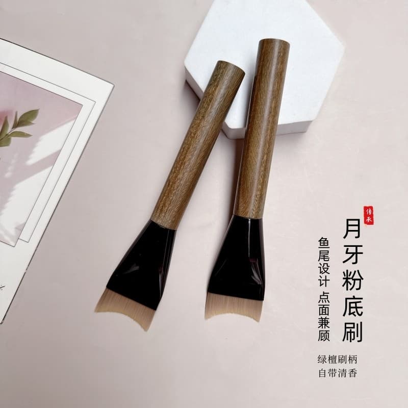 Cangzhou crescente-em forma de fundação escova grande cabeça plana lâmina luz fina fundação pincel de maquiagem em forma