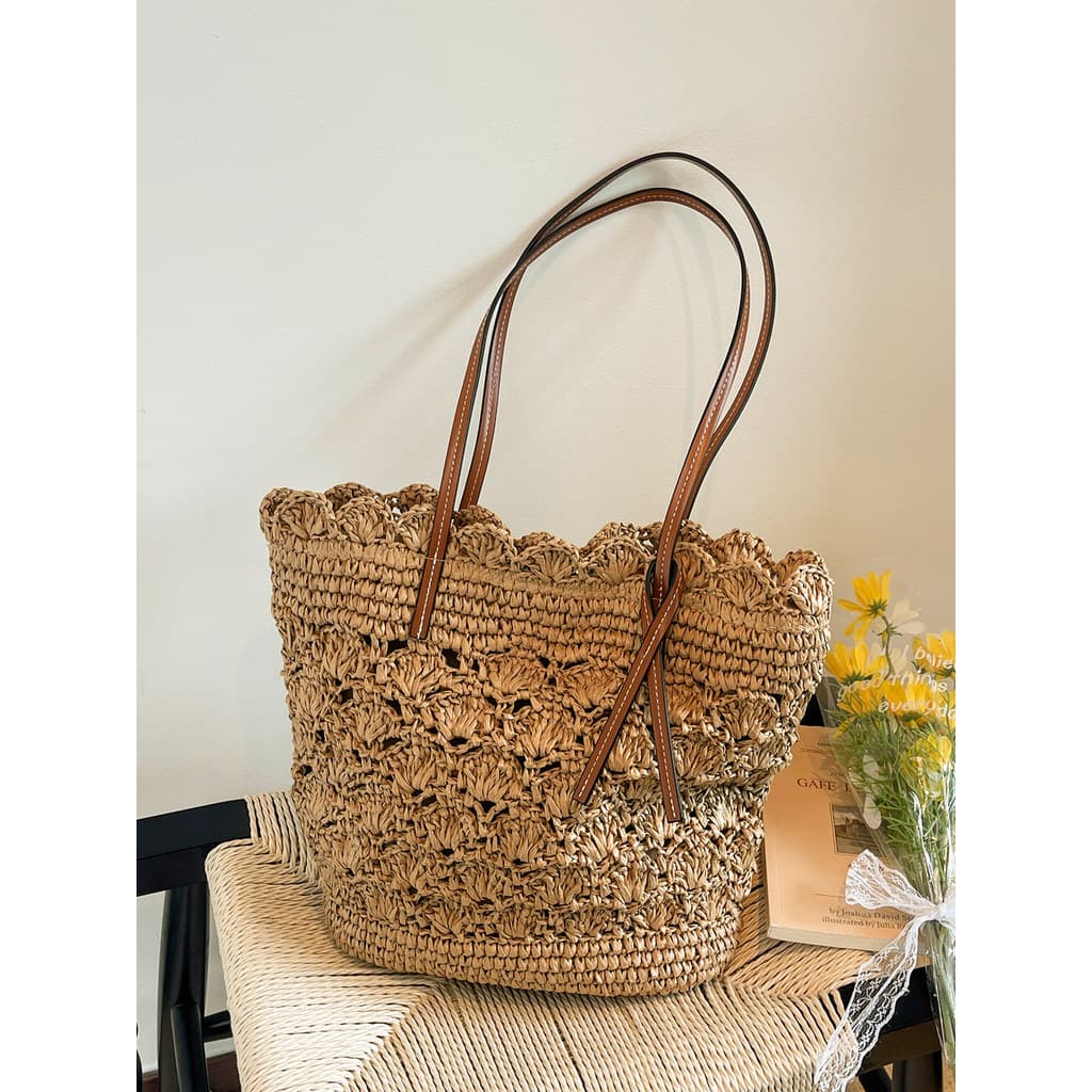 Bolsa tecida à mão feminina 2026 novo estilo primavera verão férias bolsa de ombro grande capacidade sacola de palha oca