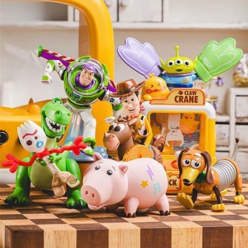 Toy Story Play Heart Moment Series Figura Trendy Play Boneca de três olhos Modelo Ornamento Presente