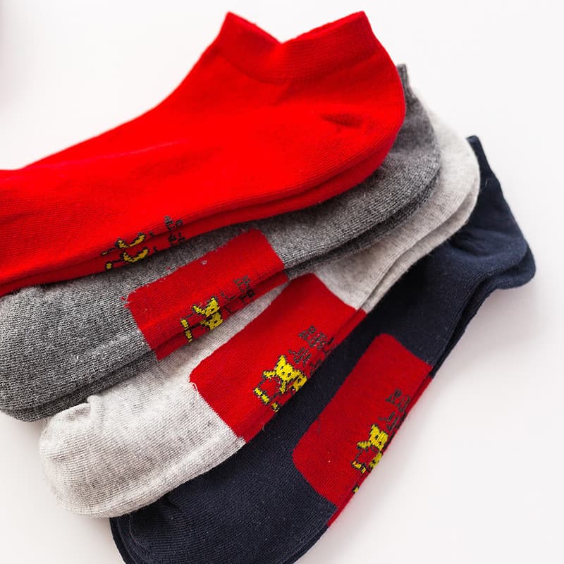 Grande vermelho barco meias de algodão fino meias masculinas preto com fundo vermelho meias curtas masculinas absorvente