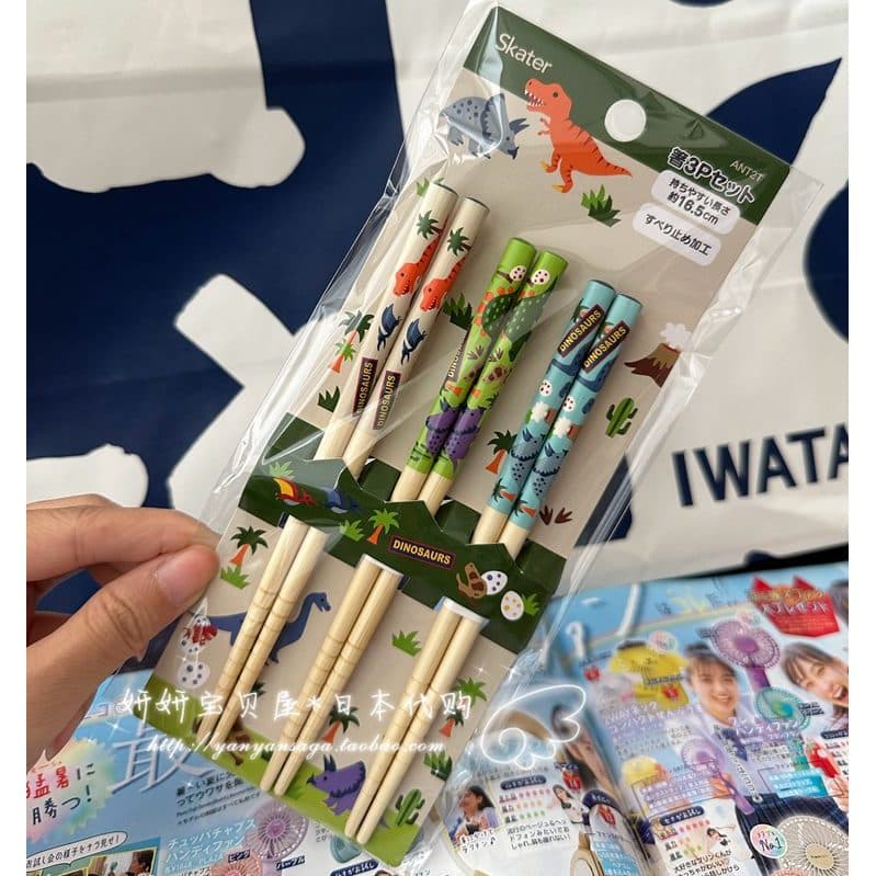Estoque pronto Japão skatista Pequeno Dinossauro Dos Desenhos Animados Entrada Do Bebê Crianças Jovens Pauzinhos De Bamb